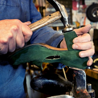 «Скидка за ремонт» одежды и обуви во Франции поддержала мастерские