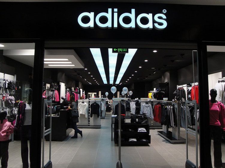 Pericia Opiáceo Disminución Adidas abandona el comercio minorista tradicional en favor de las ventas en  línea
