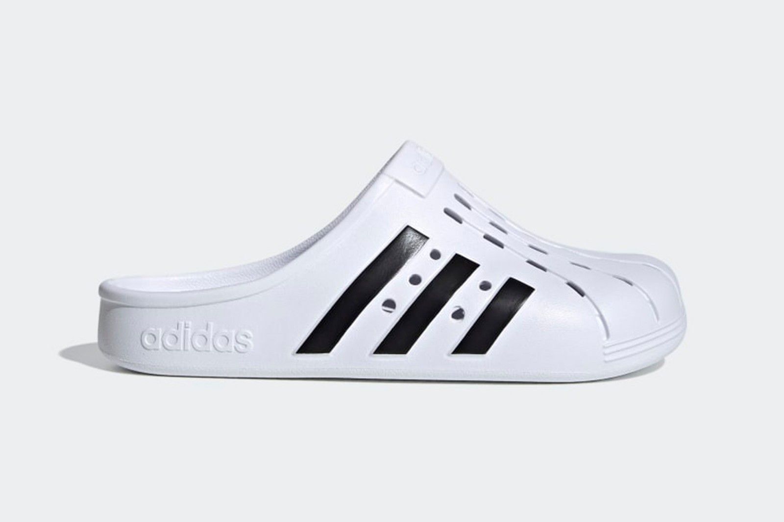 Adidas выпустил свой вариант «кроксов»